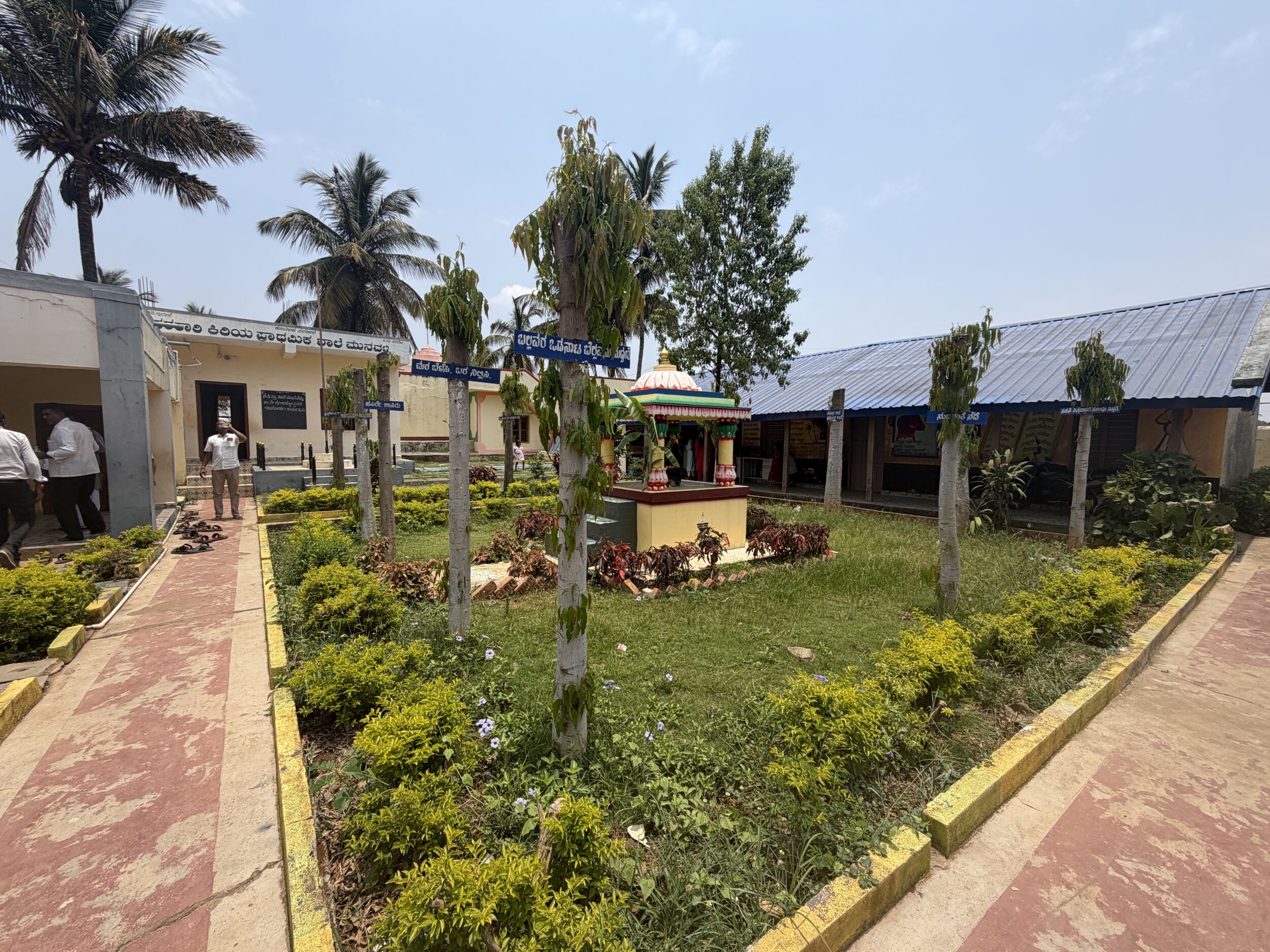 #27 ಮುನವಳ್ಳಿ ಸರ್ಕಾರಿ ಶಾಲೆಯಲ್ಲಿ ಪ್ರತಿಭಾವಂತ ವಿದ್ಯಾರ್ಥಿಗಳಿಗೆ ಸನ್ಮಾನ - ಡಾ. ಅರುಣ್ ನರೇಗಲ್ ಮುಖ್ಯ ಅತಿಥಿಗಳಾಗಿ ಭಾಗಿ